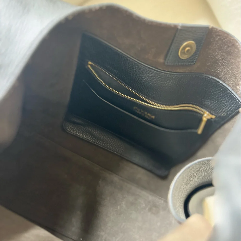 Cuyana Oversized Double Loop bag - Picture 8 of 15